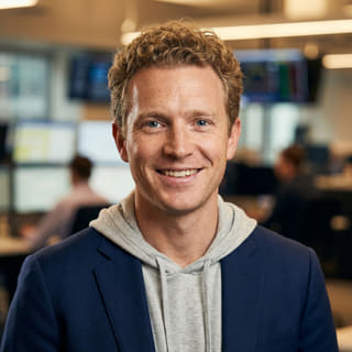 Ryan Brooks, kaupankäynnin ylianalyytikko – Omistuura